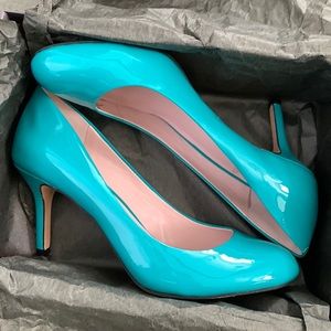 Vince Camuto teal pumps — BRAND NEW